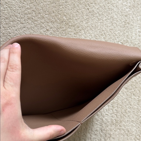 Cuyana | Tech Carryall 13-inch in Cappuccino - Picture 9 of 11